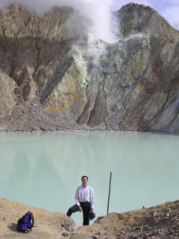 Yang Nong
Foto pribadi
Kawah Ratu Gunung Papandayan Garut Jawa Barat Juli 2005
