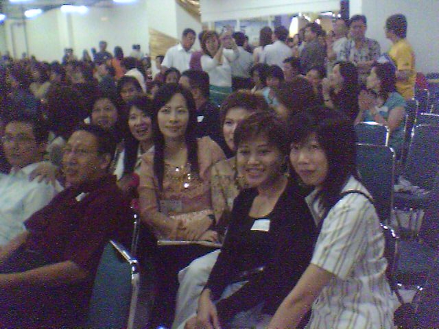 Temu Kangen 15/7 di Roxy Square
L-R: Sugianto (Kokai), Effendi, Giok Kheng (di belakang Effendi), YenTin, Hong Wie, Lindawaty, ?, ?
Keywords: Temu Kangen 15 July 2006