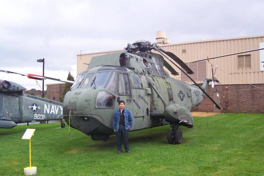 Di depan Helicopter Museum di Philadelphia  -  28 Oct 2006
Di depan Helicopter Museum di Philadelphia  -  28 Oct 2006
Keywords: Helicopter Museum