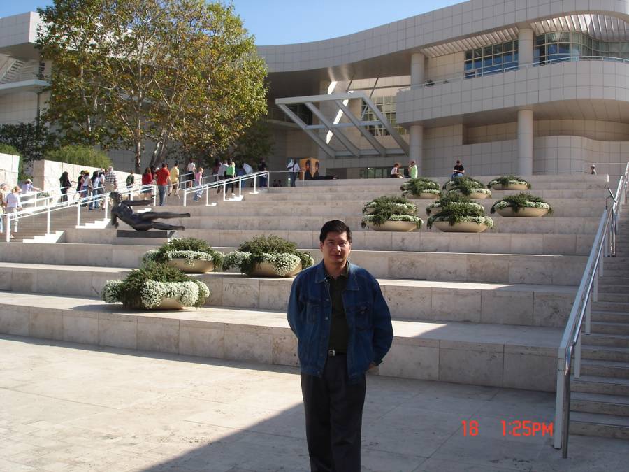 Di halaman depan Getty Museum, LA - 18 Nov 2006
Di halaman depan Getty Museum, LA - 18 Nov 2006
Keywords: Getty Museum