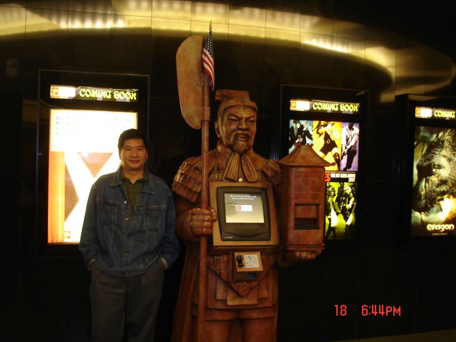 Di samping mesin penjualan tiket utk masuk ke Chinese Teatre, Hollywood. 18/11/2006
Di samping mesin penjualan tiket utk masuk ke Chinese Teatre, Hollywood. 18/11/2006
Keywords: Chinese Teatre