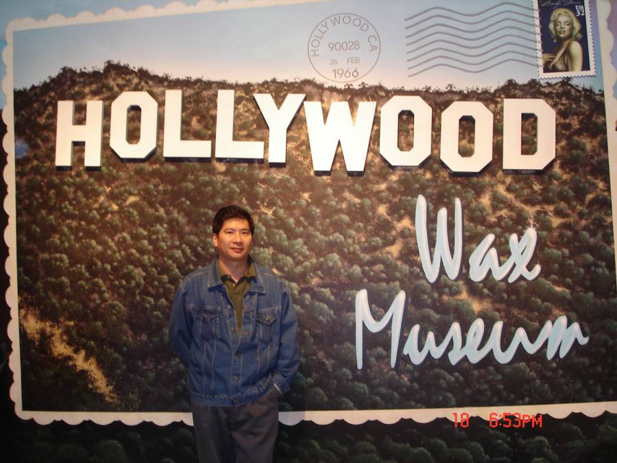 Di depan Wax Museum, Hollywood, LA.  18/11/2006
Giant size stamp sign Wax Museum, Hollywood, LA.
Keywords: Wax Museum