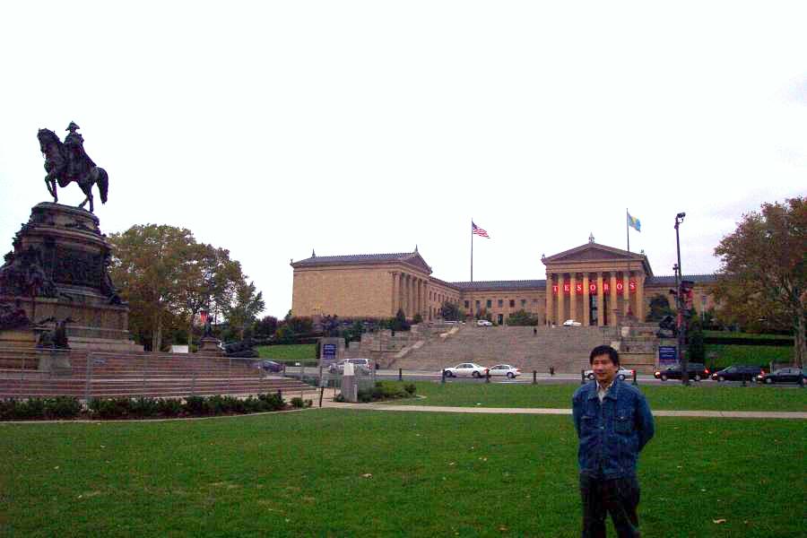 Di depan Philadelphia Museum of Art.  28 Oct 2006
Keywords: Philadelphia Museum of Art