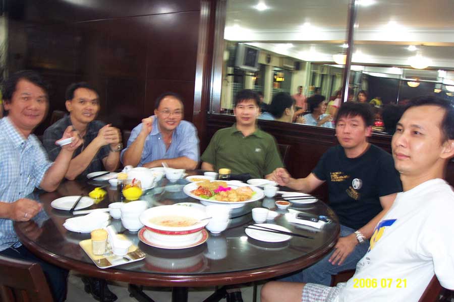 Dinner dengan Akwet dkk di Muara Karang (New Happy)
L-R: TungSiong, Tek Khiong (Andry), Sukardian (Ahin), Indra, Benny (Akwet), Yang Nong
Keywords: Akwet