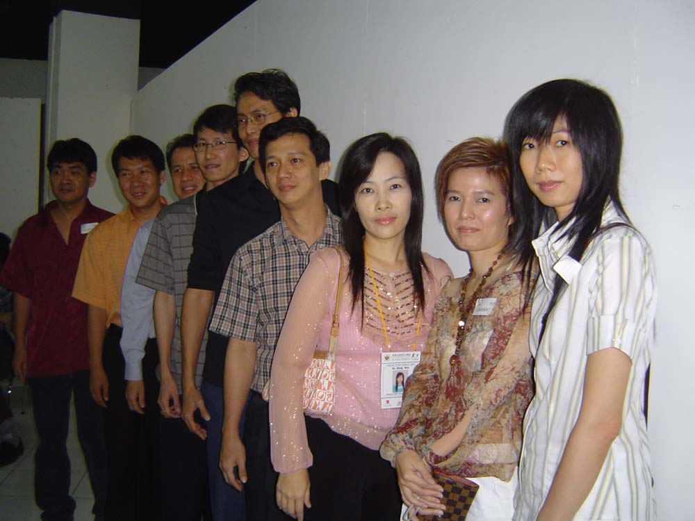 Temu Kangen 15 July 2006
L-R: Ci Song, Salimin, Supriyanto, ?, Kek Lay, Kian In, Hong Wie, Lindawaty, ?        
