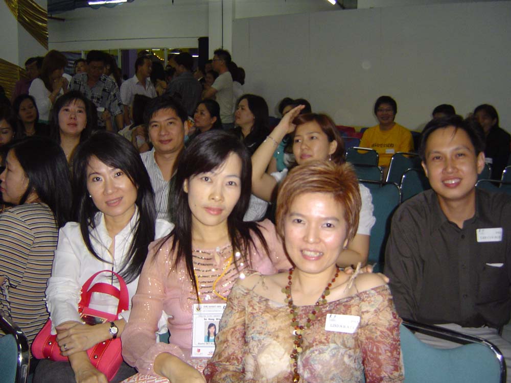 Reuni 15/07/2006
L-R (muka): Yen Tin (baju putih), Hong Wie, Lindawaty
L-R (belakang): Lucy, Indra W, Sin Fung, Cun Bun
