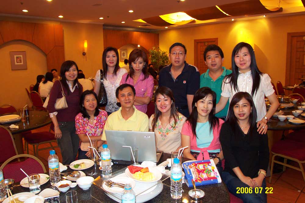 Lunch gathering at Samudra Suki - Taman Anggrek
L-R (berdiri): Henny, Thing Thing, Lina (Mimi), Effendi, Gani, Lucy
L-R( duduk): Giok Kheng, Yang Nong, Elywati, Hong Wie, SuChing
Keywords: Samudra Suki