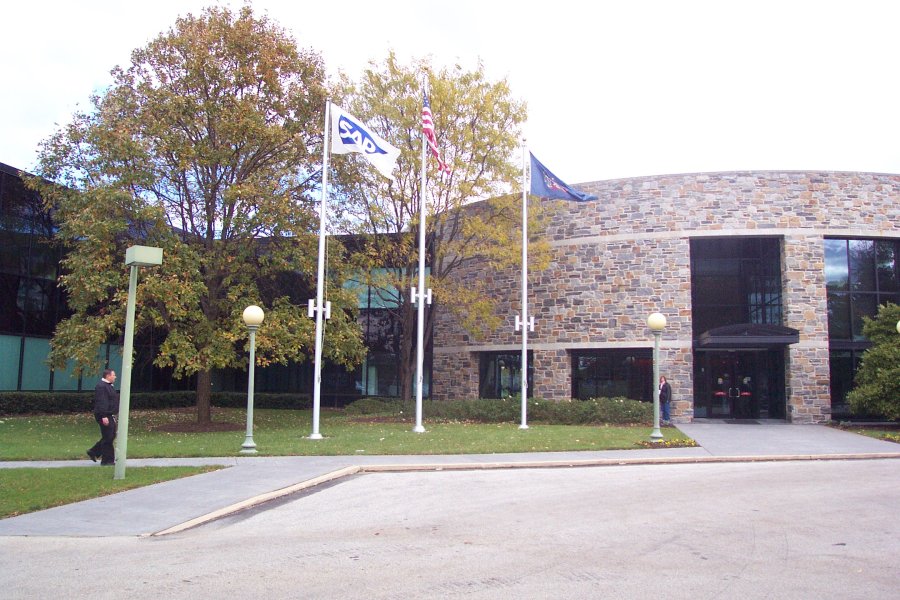 Ini gedung tempat saya training di Newton Square, Philadelphia - 23/10/06
