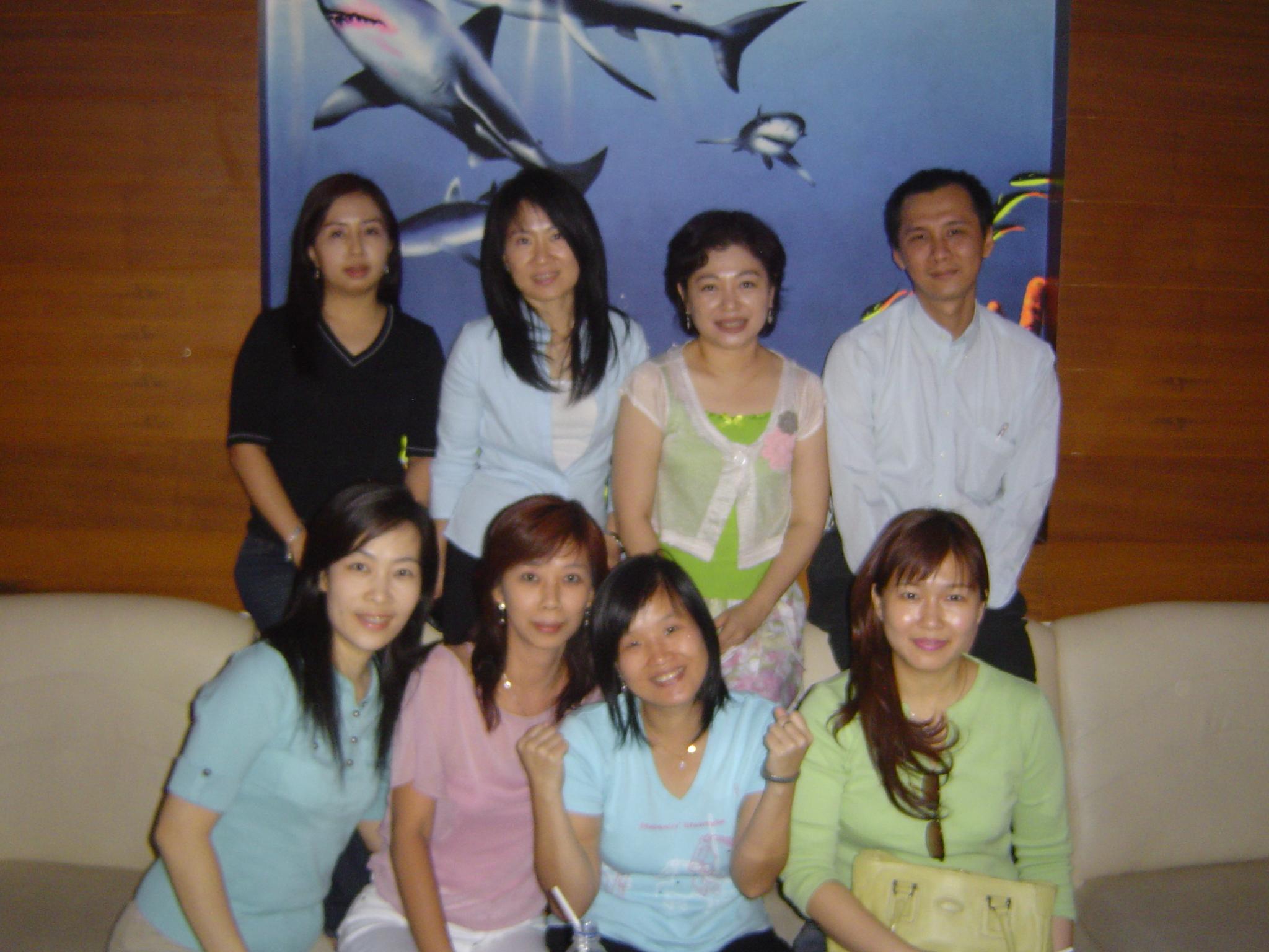 Su Ching B'day - 2006
Su Ching 39th B'day Celebration at Happy Puppy.
Back row  L-R: SuChing, Yen Tin, Fenny Lesly, Yang Nong
Front row L-R: Hong Wie, Mimi (Lina), Tjai Ming, Sin Fung
Keywords: Su Ching B'day