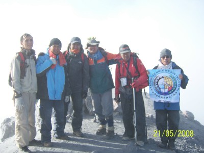 Mt_Kerinci_Summiters.jpg