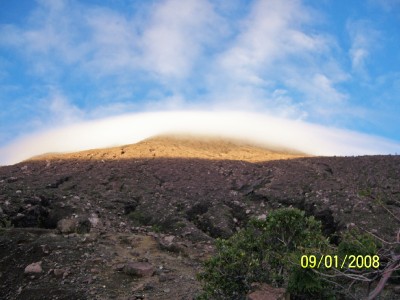 Pelawangan_to_Mr_Slamet_Summit_View_in_the_late_afternoon.jpg