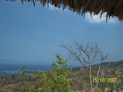 Pantai Senggigi dari ketinggian bukit ke 2
