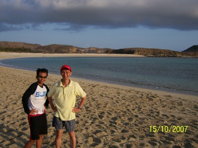 I Gde Yudistira & Riv di Pantai Kuta, Lombok
