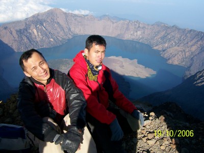 Just arrive on Rinjani Summit besides Riza
