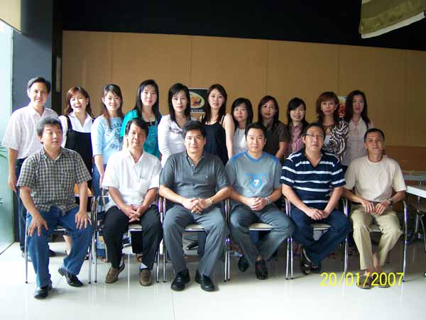 Foto bersama selesai lunch di Rest. SKY, Muara Karang Jakarta
Keywords: SKY Resto