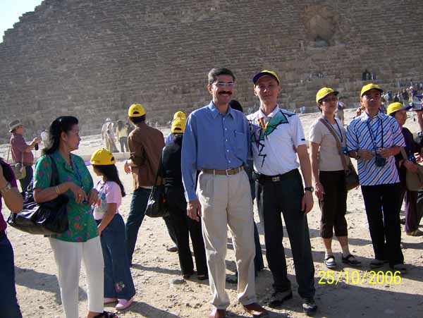 Syarif Egypt Local Guide before Giza Pyramid
