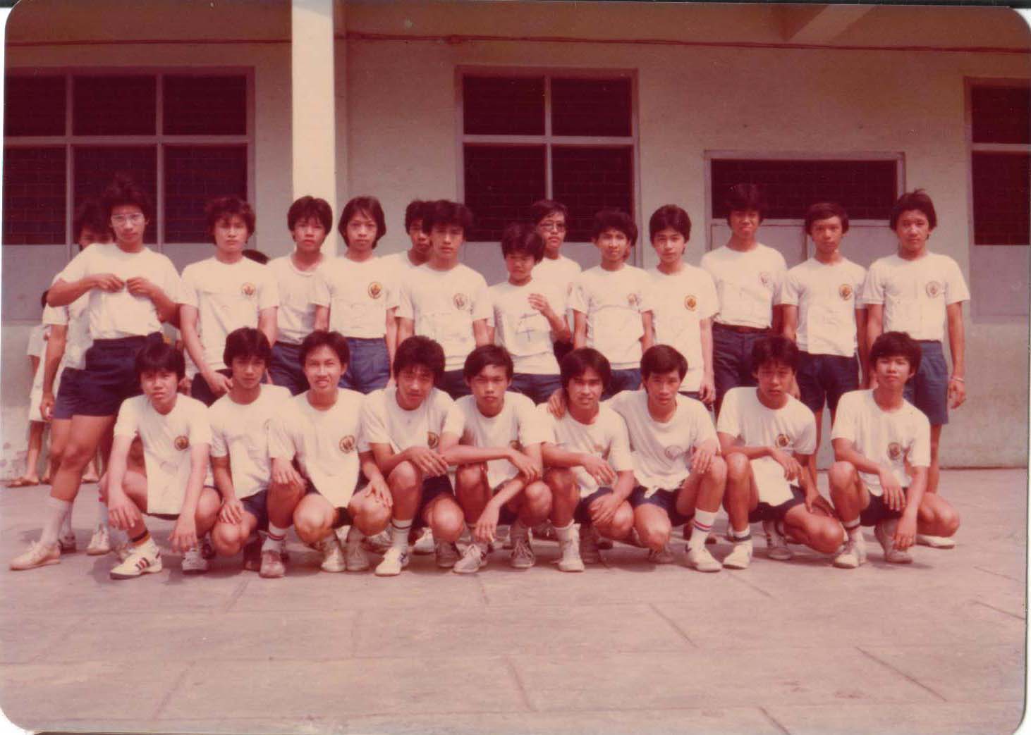 Tim Kasti SMP 3 - 1982
Berdiri (L-R): Ahin (Sukardian), Indra Wirawan (pakai kacamata), David Dalima, Kusuma, Kafi, In Siung, Bui Fuk, Cuan Peng, Kim Hon, Ali Sukamto, Wie Liong, Sen Fung, Ban Cong,  Men Sin.
Jongkok (L-R): Jesen, Kian In, Cun Bun, Akwet, Li Wie, Kasman, Tek Sun, Tody, ?
