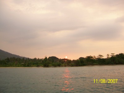 Sunset toward Sebeusi Island
On the sea, half way to Umang umang Island
